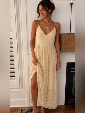 zara cream dress with flowers ZARA NWT WOMAN SS24 EMBROIDERED FLORAL MIDI DRESS ECRU / BEIGE | 3447/682